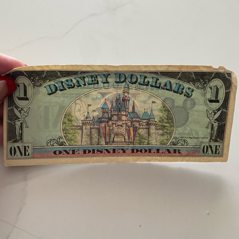 A total of four Disney currency $1 denominations 1987 and 1989 series - Picture 10 of 14